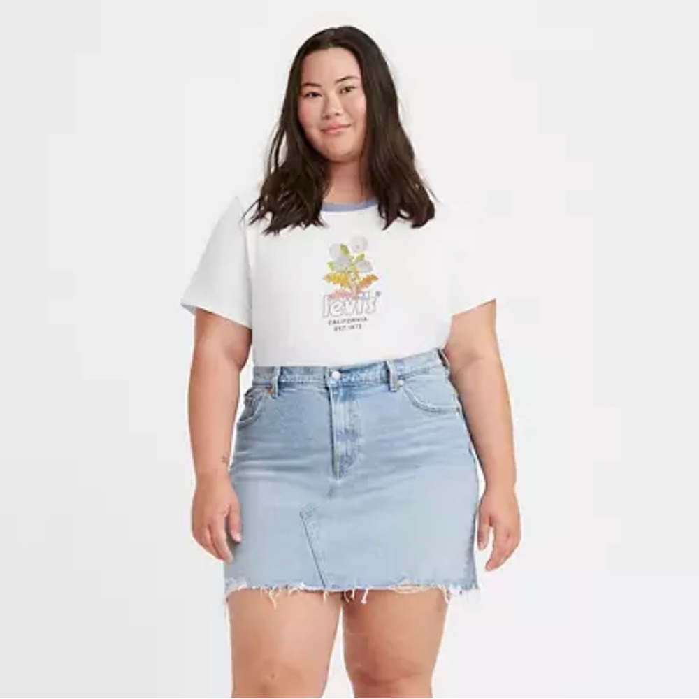 Plus Size Levi's Cropped Tee
2X, Summer fall spring casual T-shirt. Graphic tee